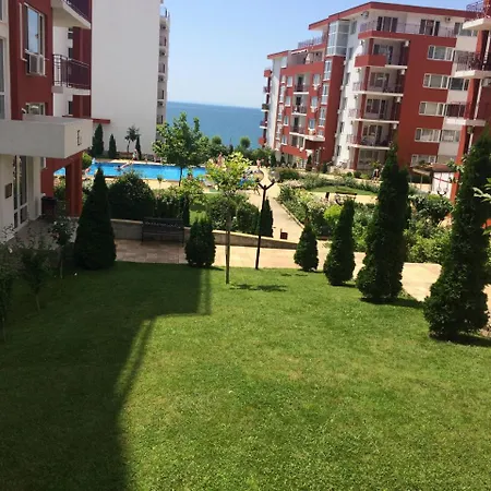 Marina Panorama Grand Private Apartment